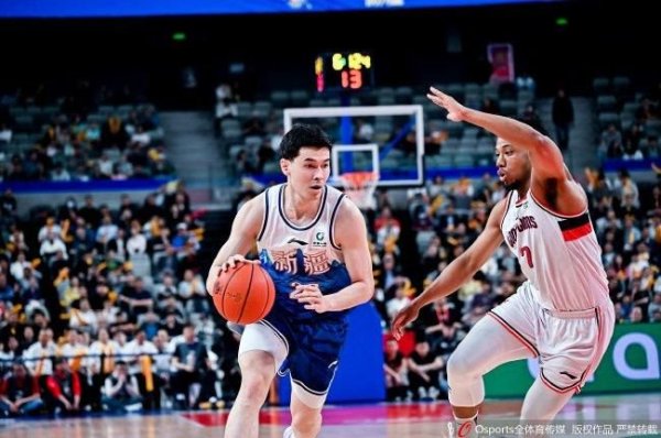 九游会 CBA罚单：黄荣奇停赛3场罚款15万 崔永熙罚2万